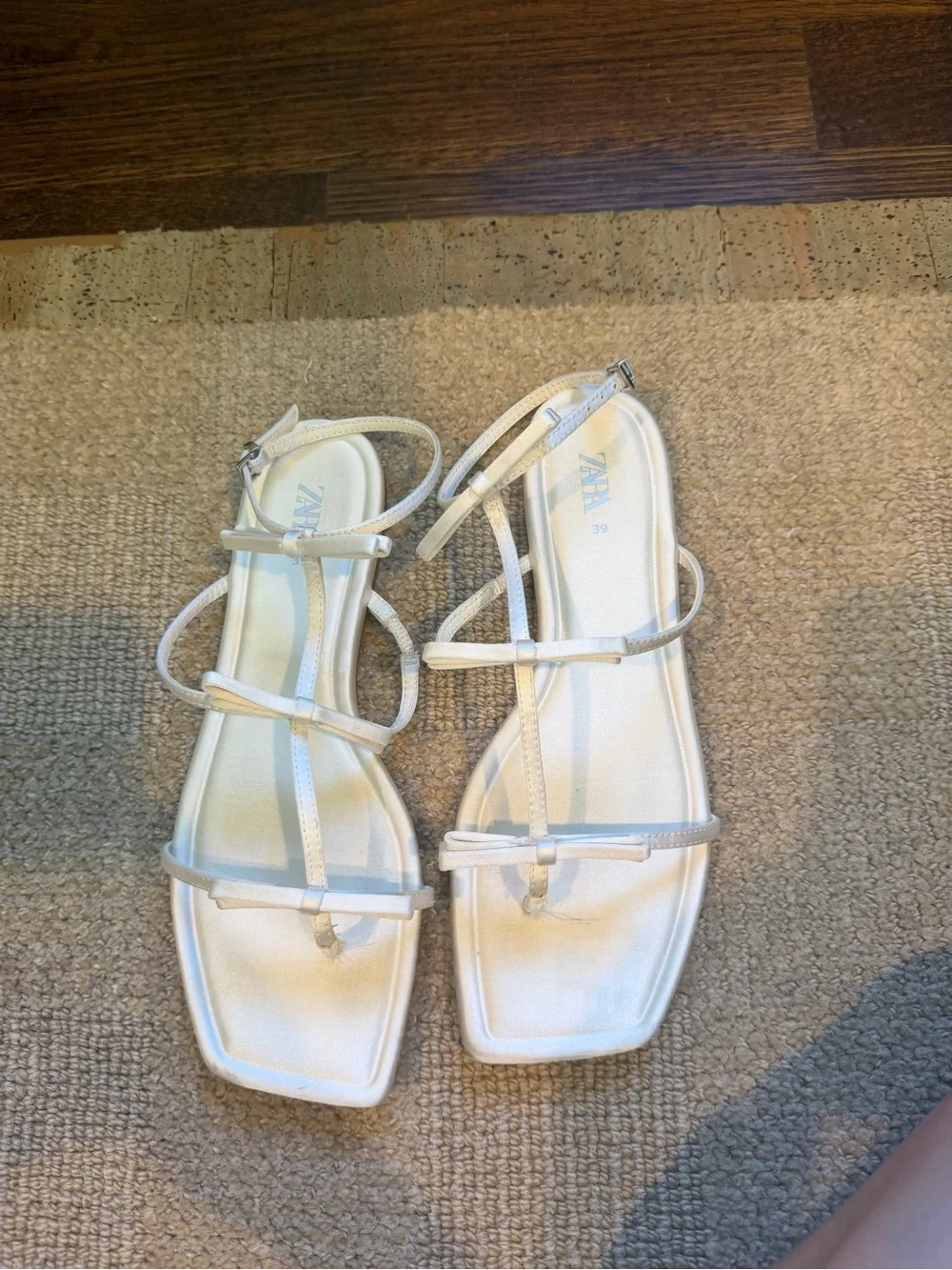 Zara White Strappy Bow Sandals - Picture 3 of 4